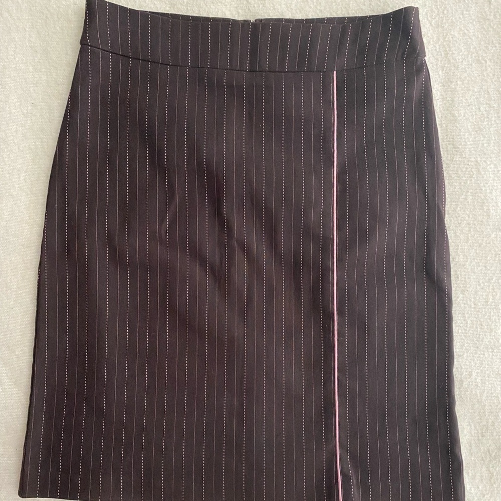 Cute brown skirt with pink pinstripes